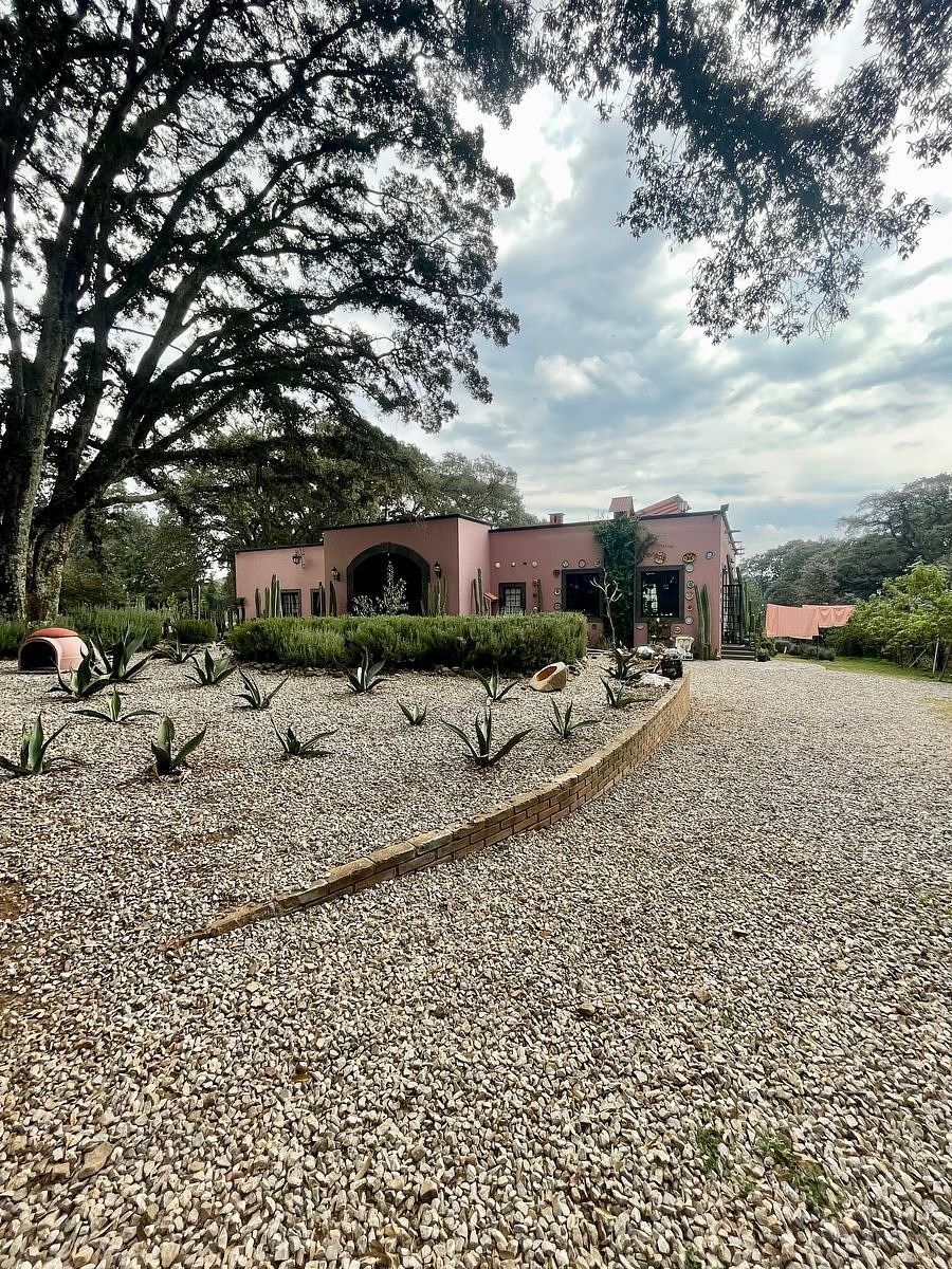 Villa Mantua, photo 1 of 46