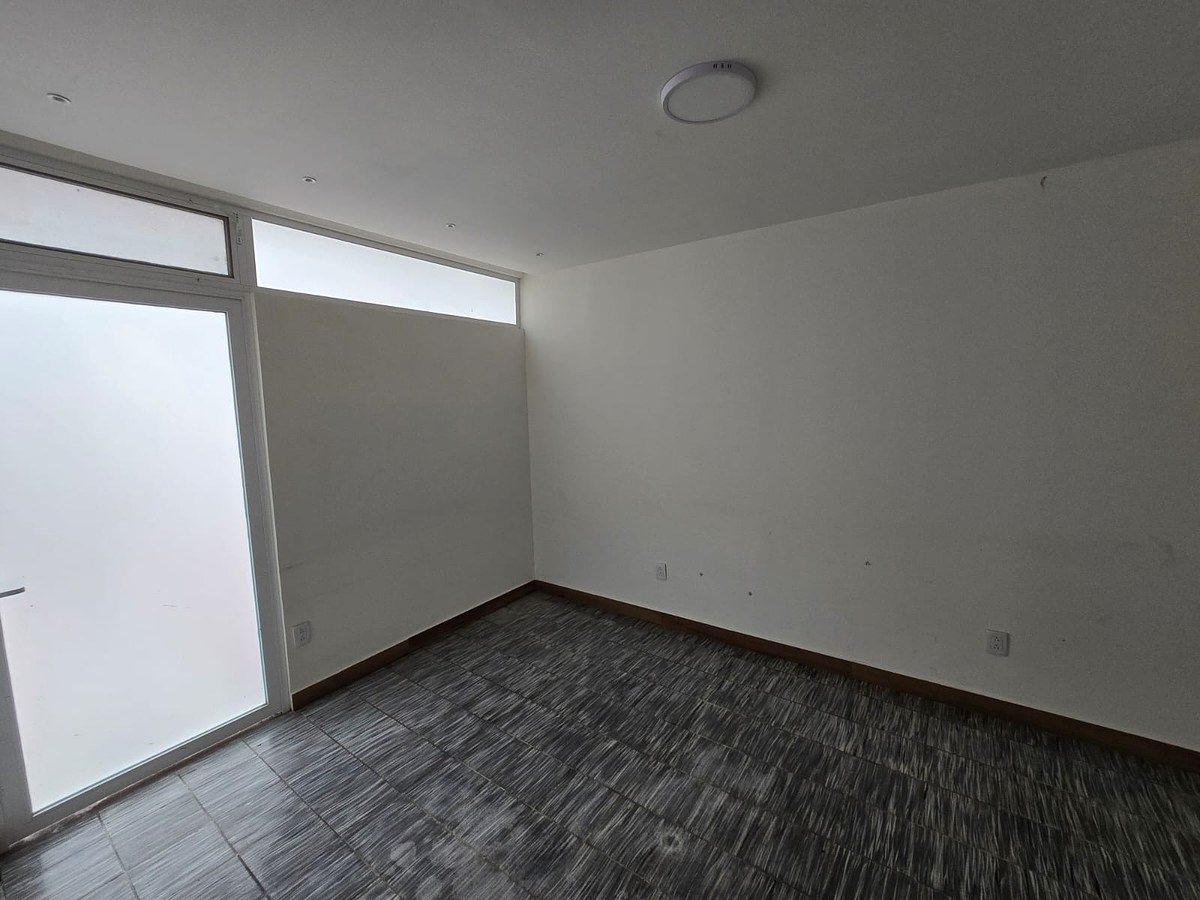 Casa com uso comercial em Jardines del Bosque Norte, Guadalajara, foto 13 de 17