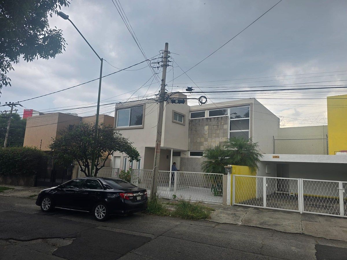 Casa com uso comercial em Jardines del Bosque Norte, Guadalajara, foto 5 de 17