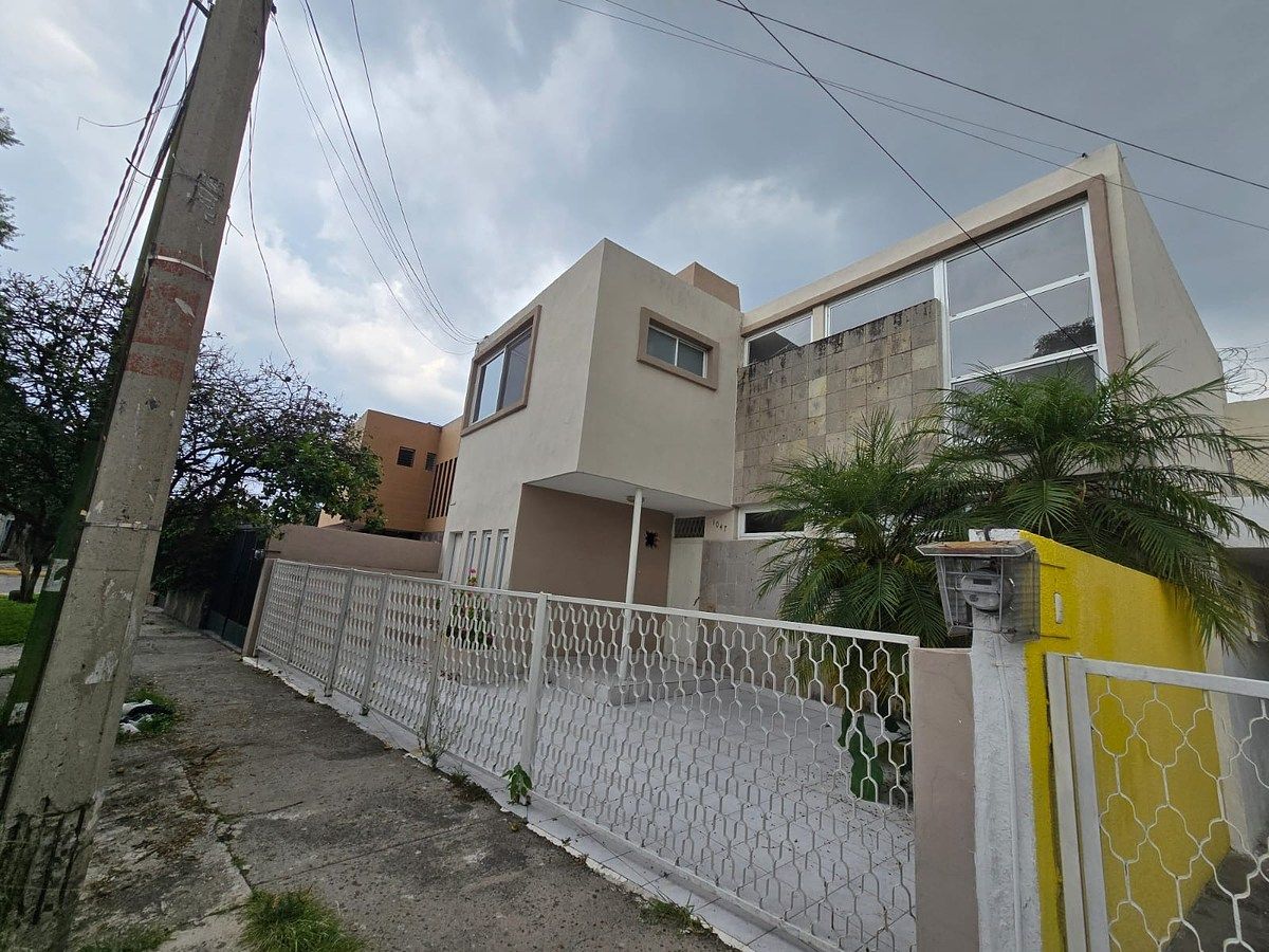 Casa com uso comercial em Jardines del Bosque Norte, Guadalajara, foto 3 de 17