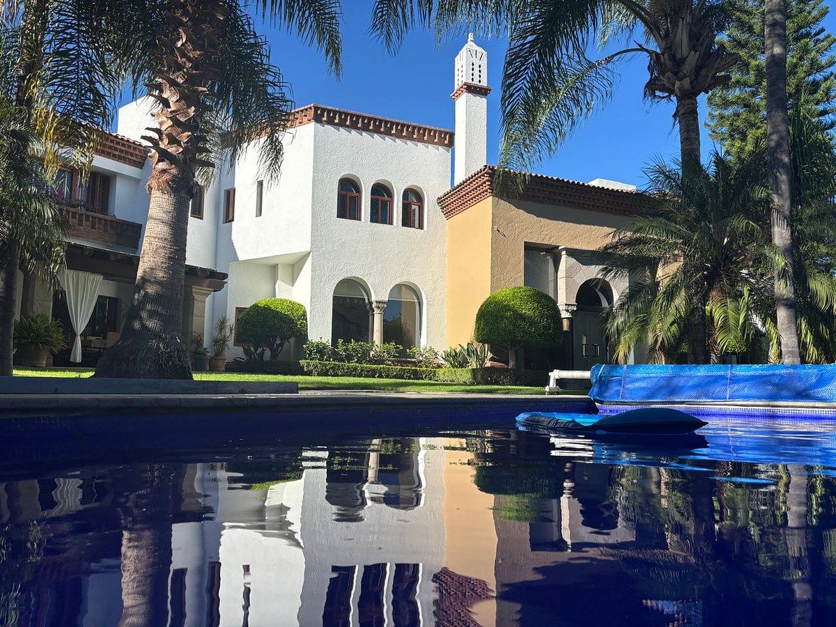 HOUSE FOR SALE IN JURICA WITH POOL, photo 1 of 29