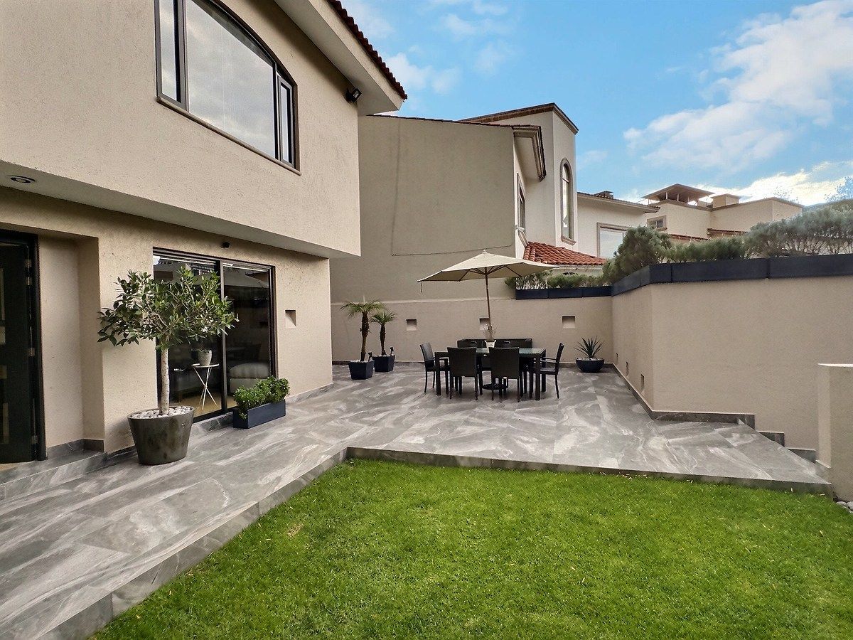 House for sale in Villa Florence, photo 1 of 25
