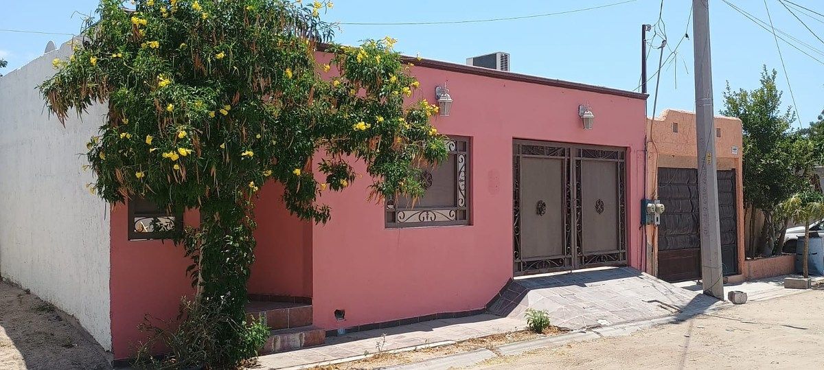 HOUSE FOR SALE VERY CLOSE TO THE UNIVERSITY., photo 1 of 7