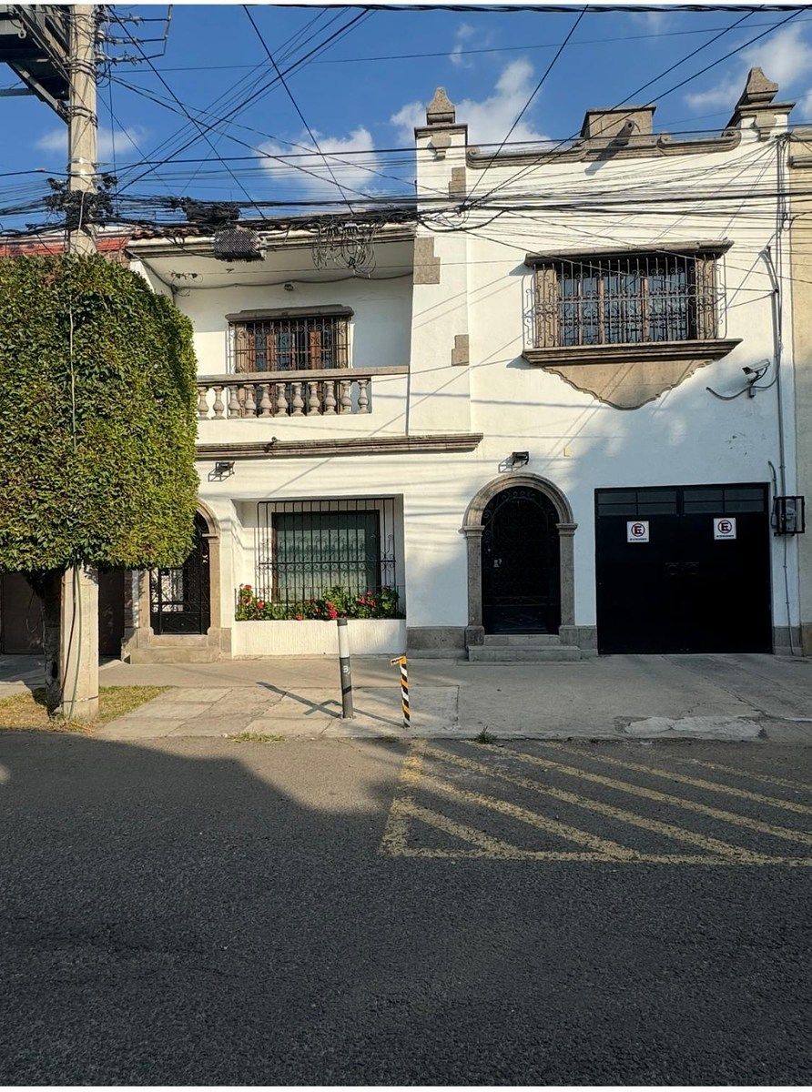 Casa con uso de suelo para oficinas y consultorios en venta en Narvarte, foto 1 de 29