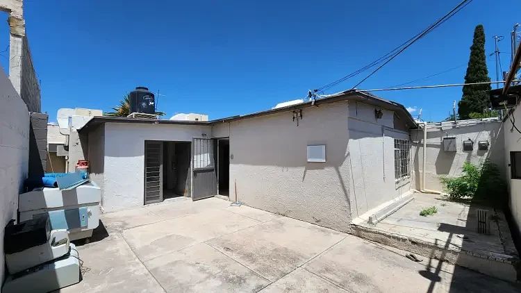 Single-story house with cellar in Las Granjas | 3 bedrooms, photo 1 of 15