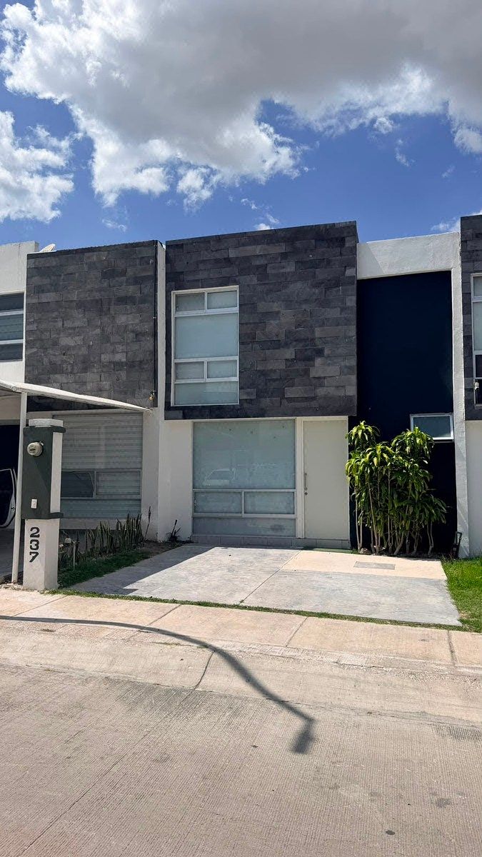 CASA EN VENTA EN BOSQUE SERENO, foto 1 de 14