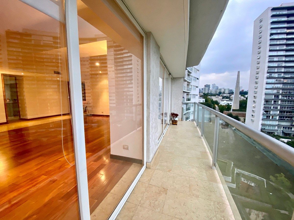 Vista verde al residencial desde el balcón., foto 3 de 23