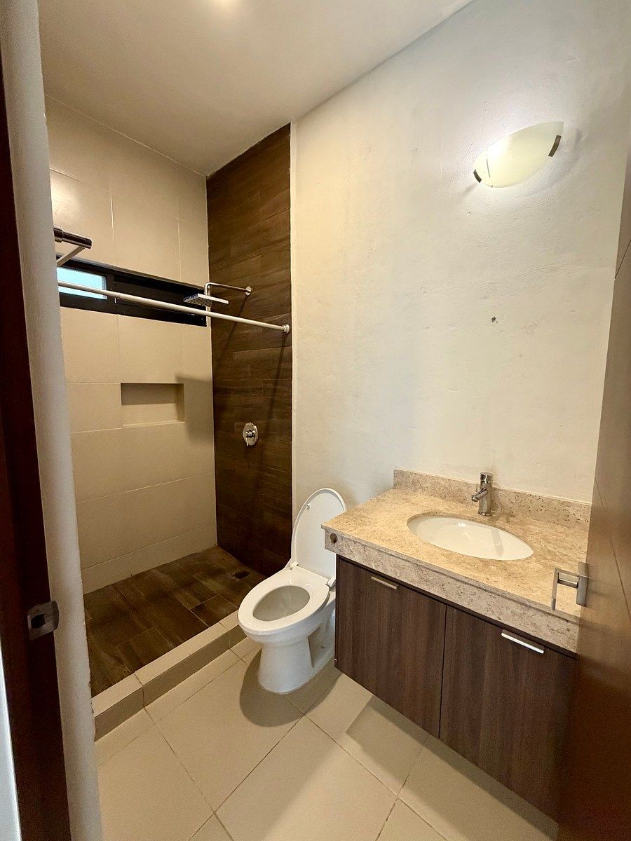 Baño Recámara planta baja, photo 14 of 28