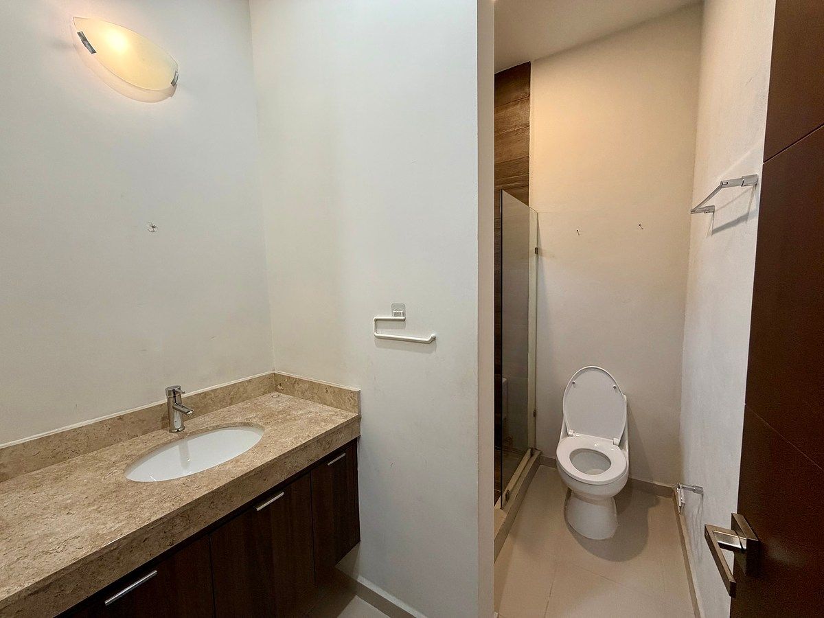 Baño recámara principal, photo 25 of 28