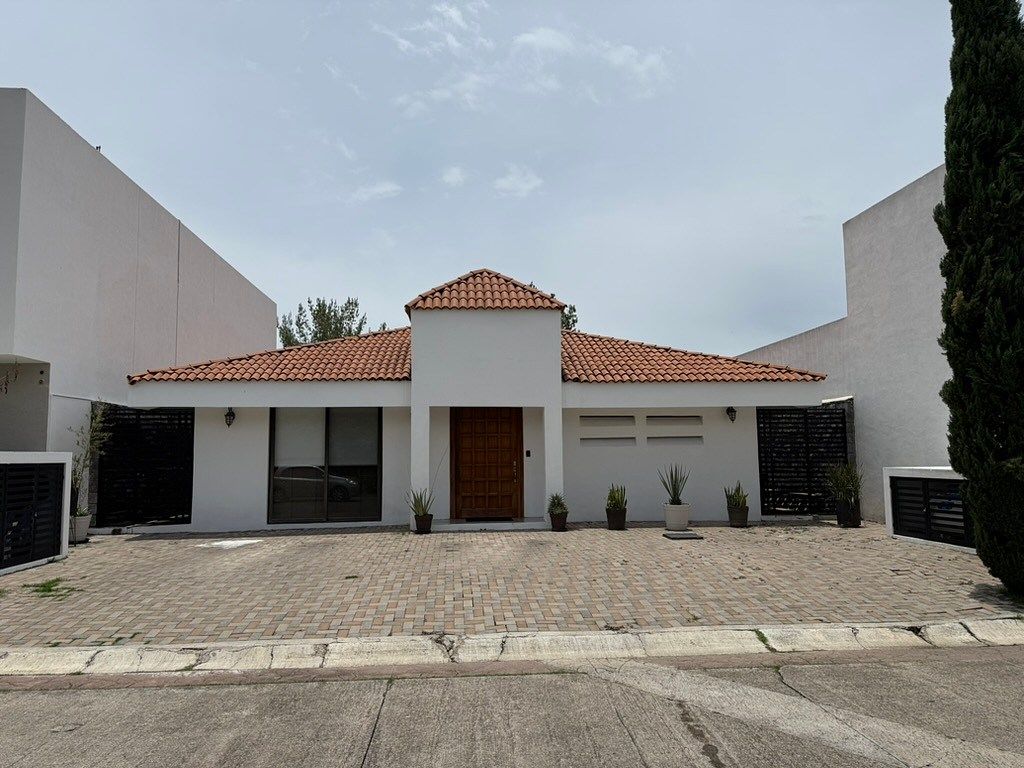 RESIDENCIA DE 1 SOLO NIVEL EN VENTA OPORTUNIDAD UNICA, foto 1 de 17
