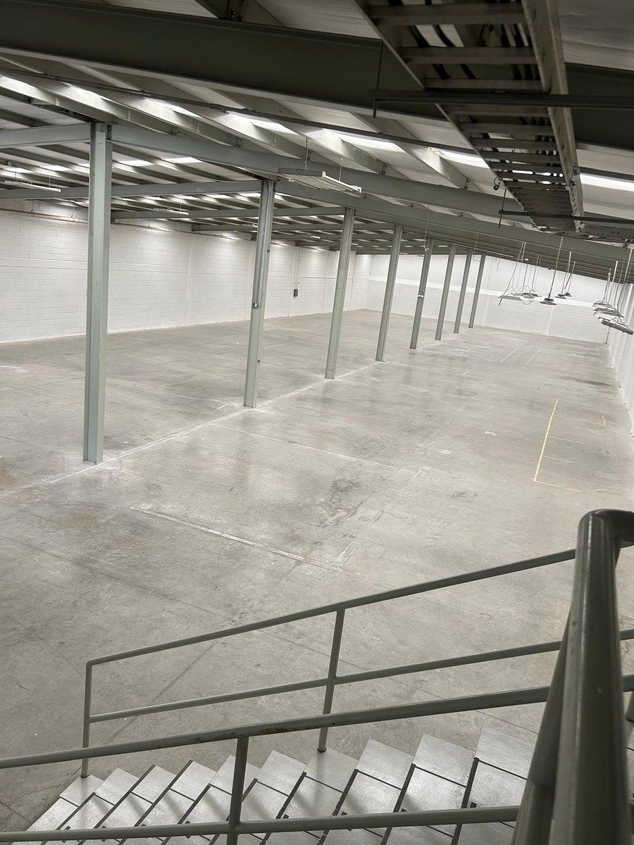 WAREHOUSE OF 2,799 M2 IN INDUSTRIAL CITY, photo 1 of 4