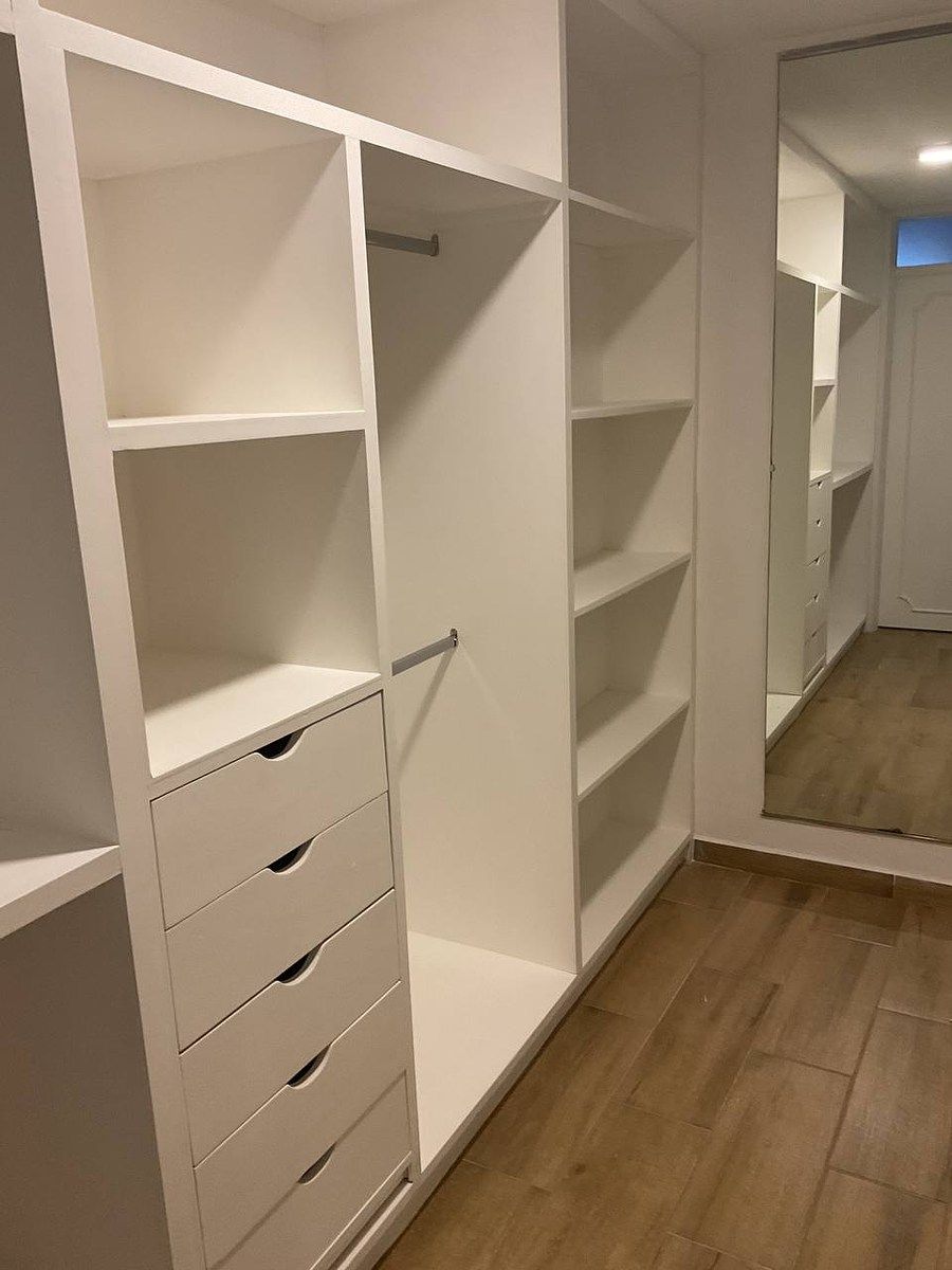Vestidor de la recámara principal, foto 11 de 26