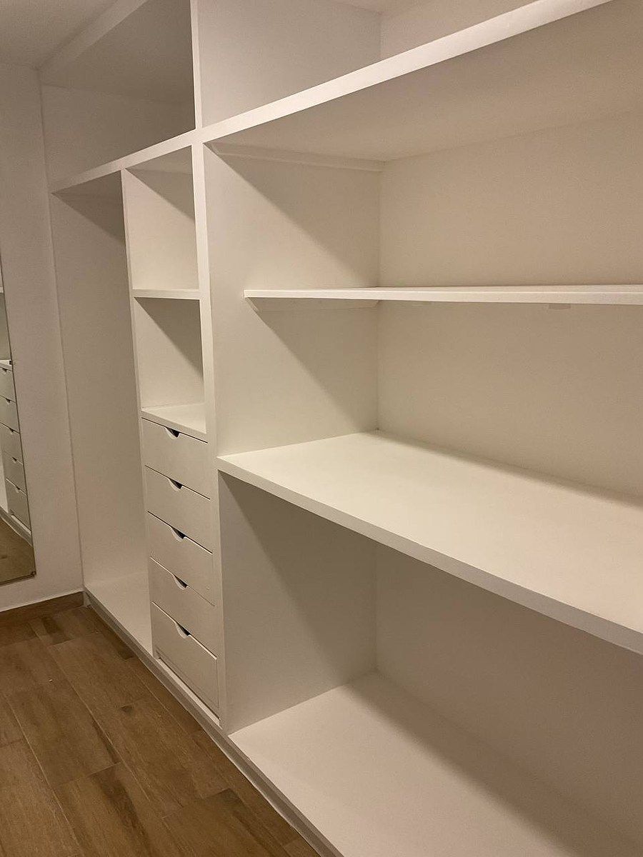 Vestidor de la recámara principal, foto 12 de 26