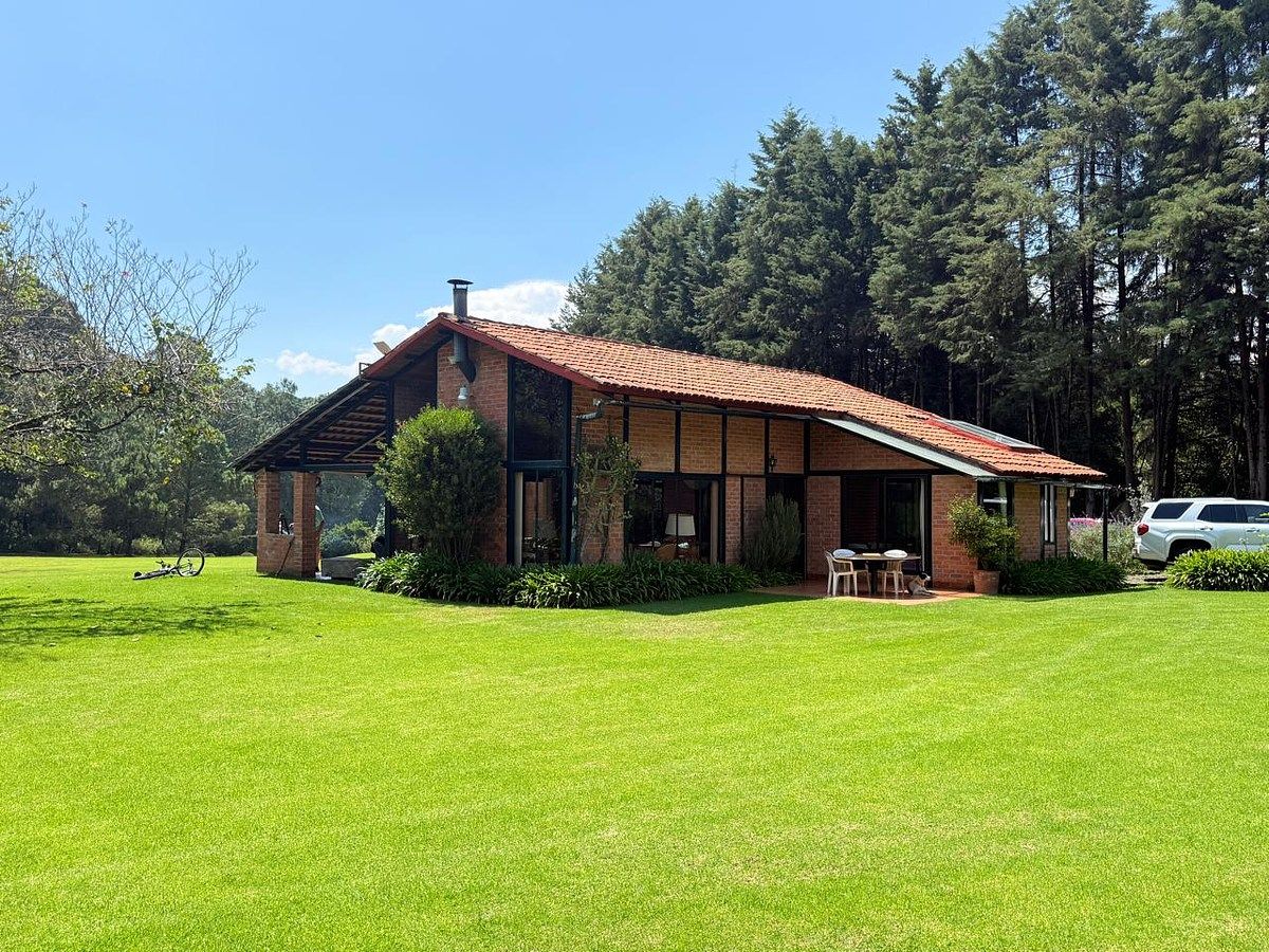 CASA EN RENTA CON BOSQUE, JARDIN Y LAGO PROPIO, foto 1 de 13