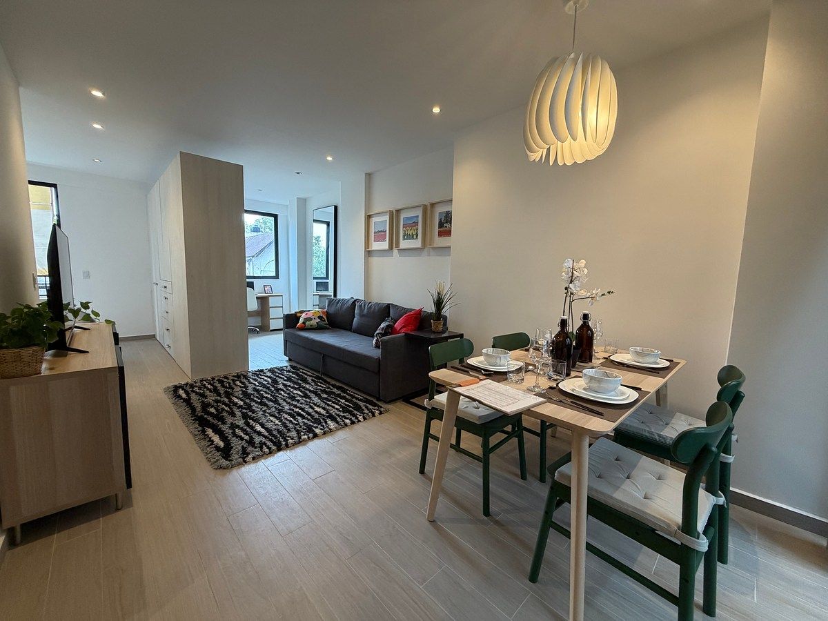 Viva em um apartamento com história na emblemática Santa María la Ribera, foto 1 de 26