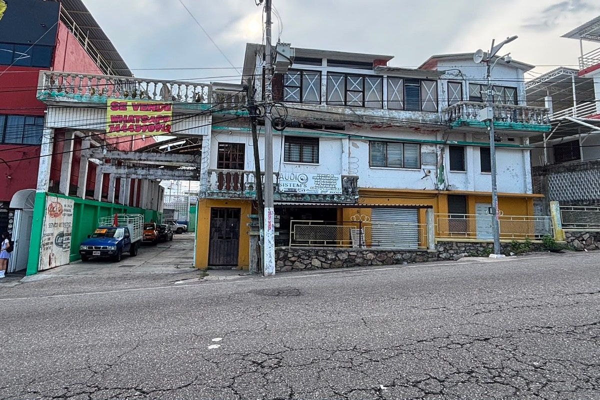 COMMERCIAL WAREHOUSE FOR SALE, photo 1 of 8