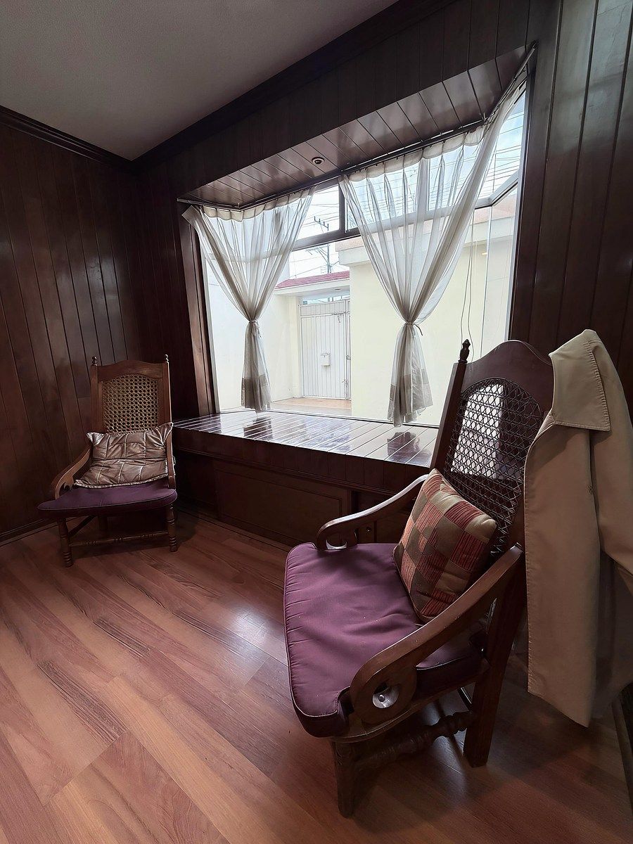 HOUSE FOR SALE, photo 1 of 18