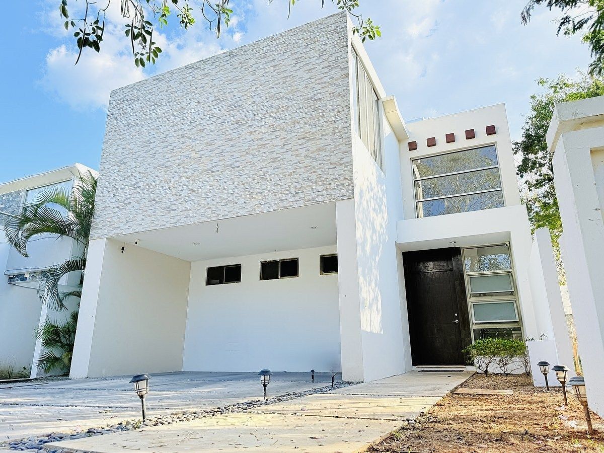 CASA À VENDA NA PRIVADA PARQUE CENTRAL, NORTE DE MÉRIDA, foto 1 de 22