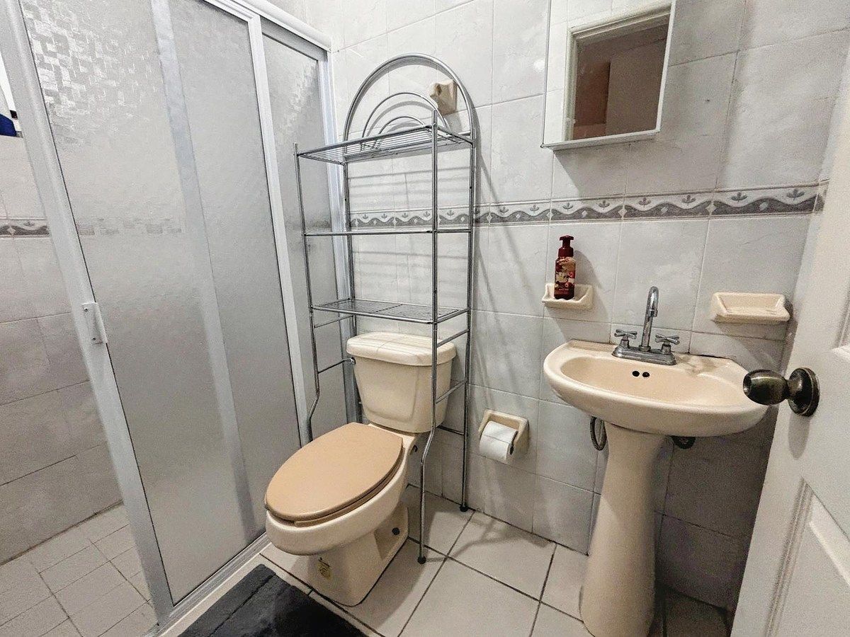 baño de recámara principal, foto 11 de 17