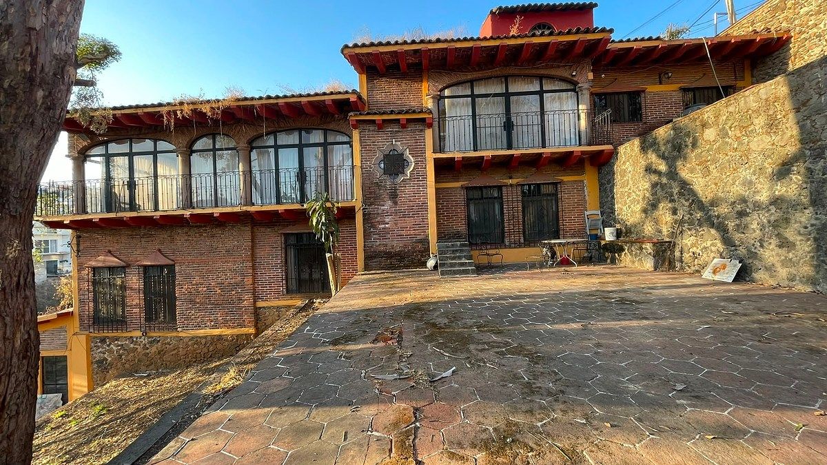 🌳 Oportunidad de inversión | Terreno residencial con casa de carácter, foto 1 de 9