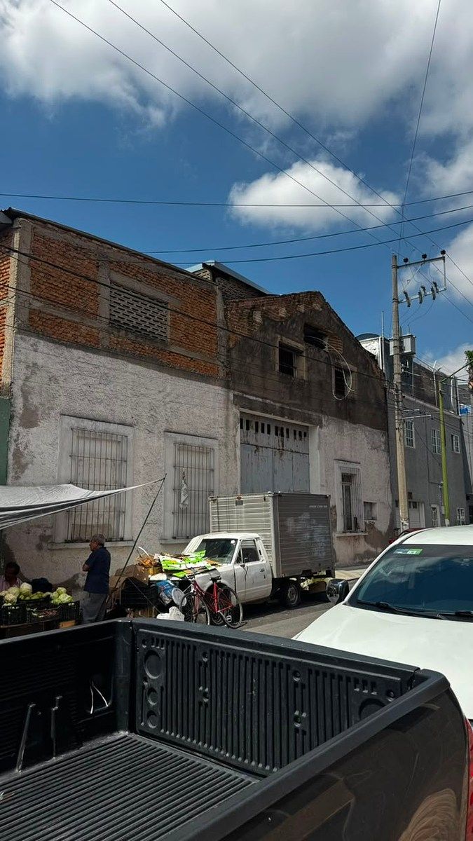 Commercial Storage Unit in El Retiro, Guadalajara, photo 2 of 18