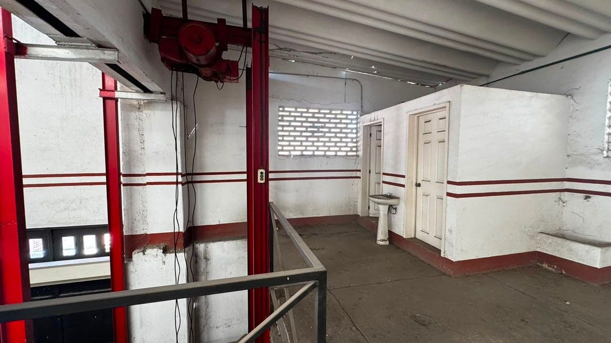 Commercial Storage Unit in El Retiro, Guadalajara, photo 10 of 18