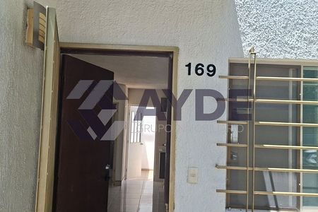 CASA EN RENTA EN ALHAMBRA INT. 169