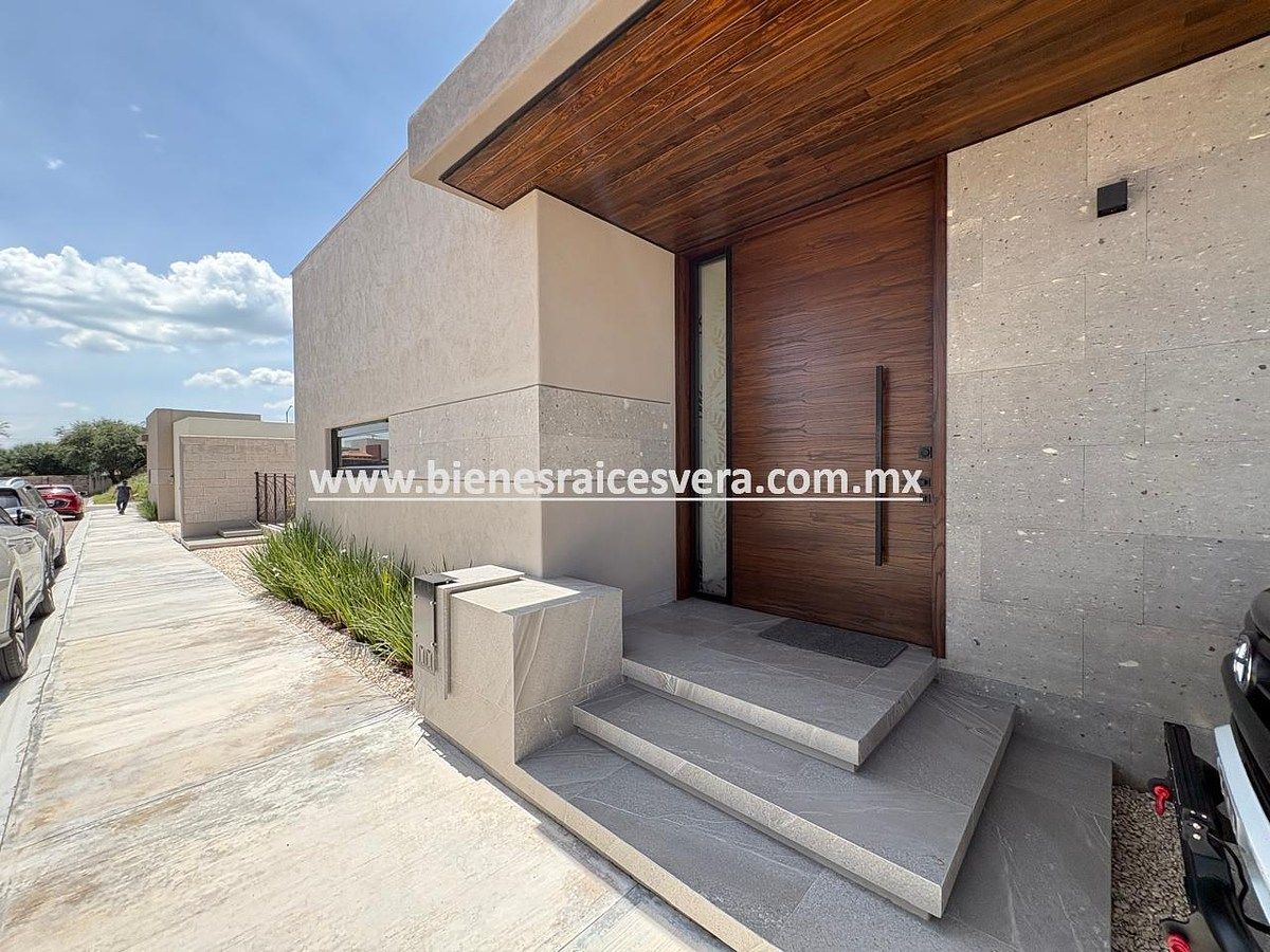 CASA EN VENTA EN TEQUISQUIAPAN EN EL FRACC. LAS KINTAS. Grecia, foto 1 de 37