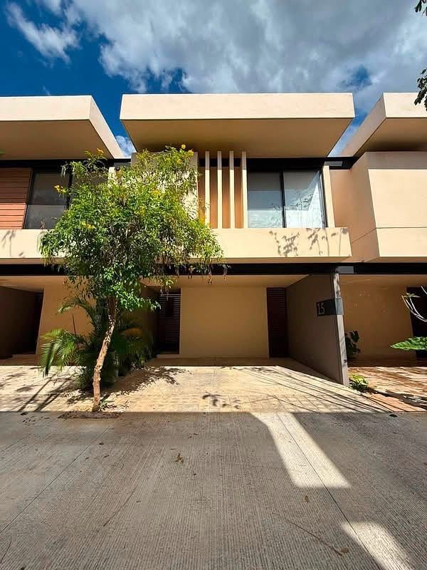 Townhouse for rent in Temozón Norte (with panels), photo 1 of 24