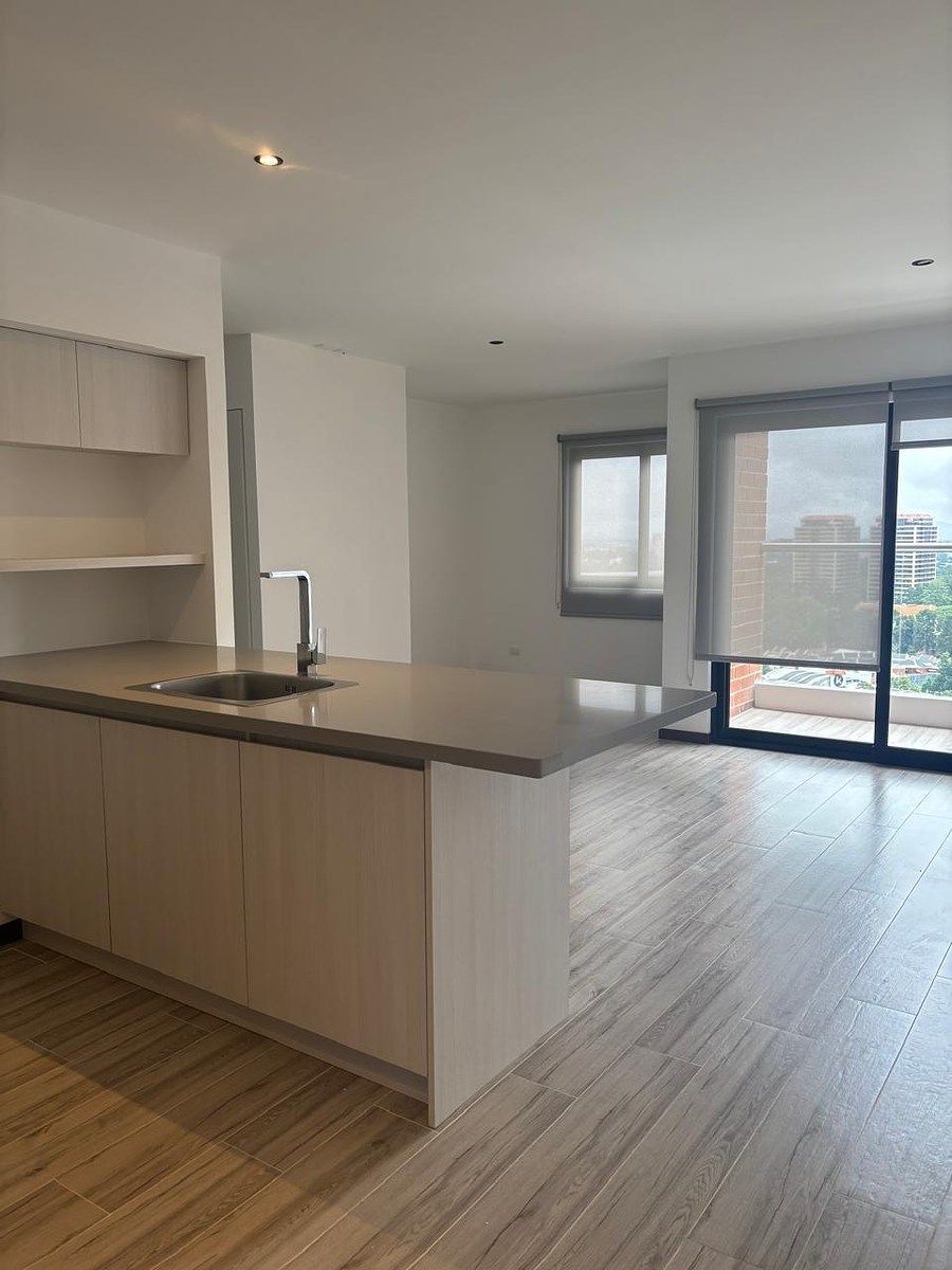 Apartamento en Zona 10, Guatemala, foto 2 de 10