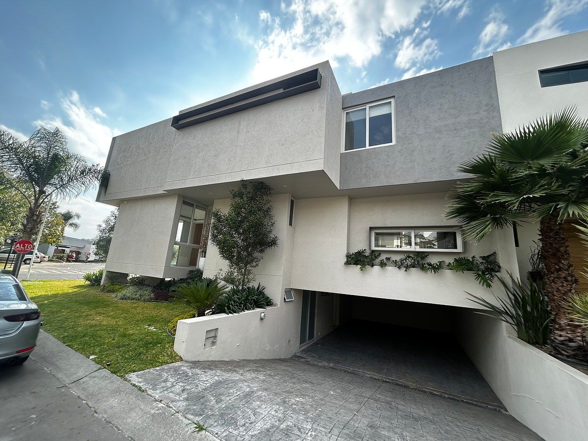 House in Gated Community in Villa Verona, Zapopan, photo 2 of 36