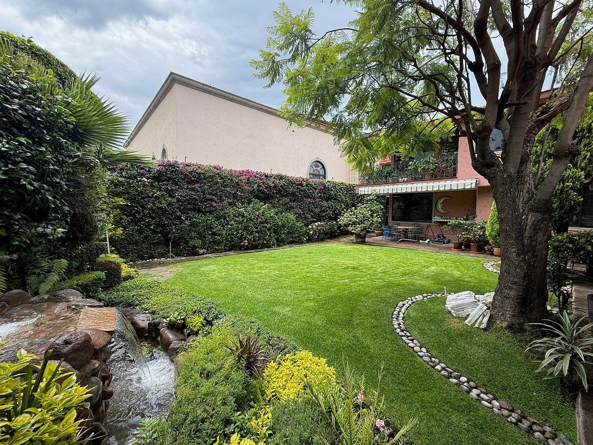 House for Sale in Lomas de Chapultepec, Virreyes, to update, photo 1 of 42