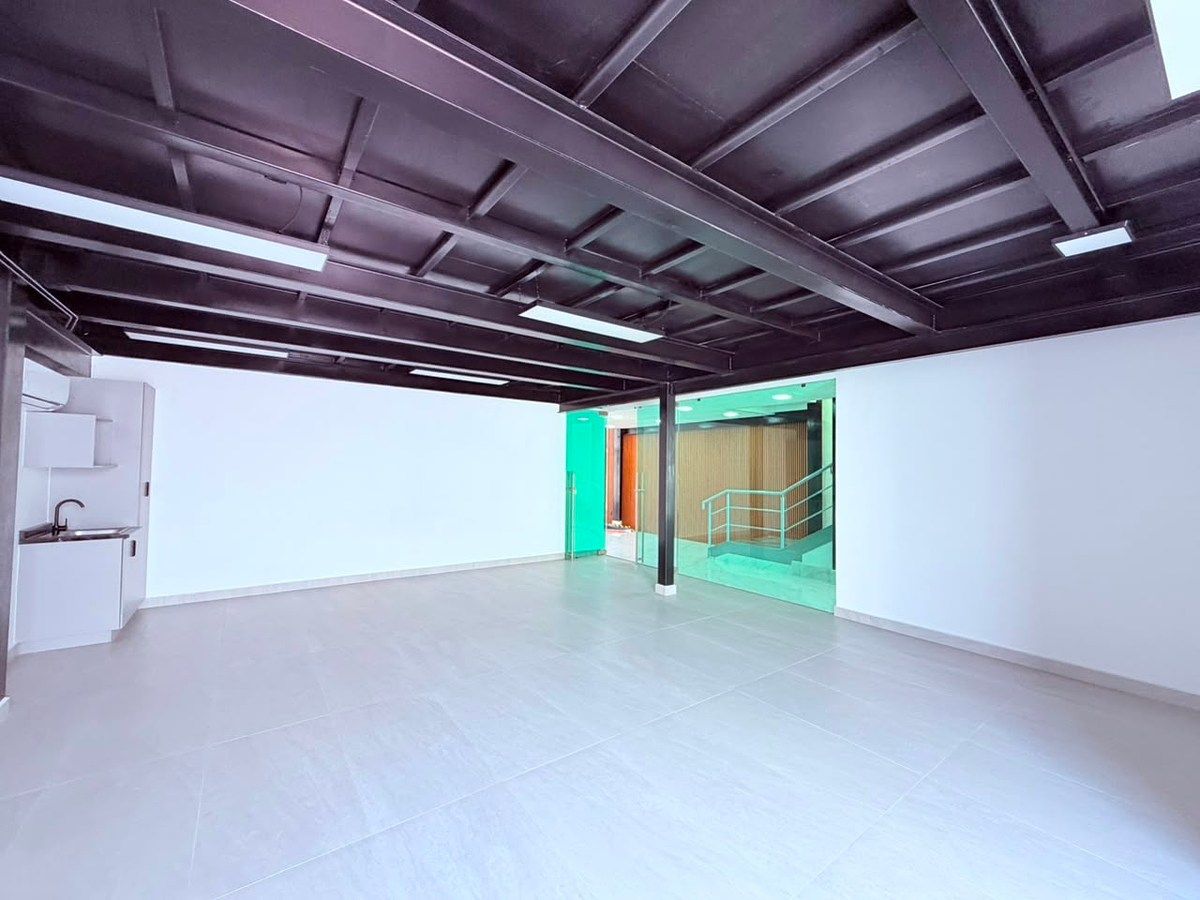 ESPAÇOS COMERCIAIS NO EDIFÍCIO COLOSIO, foto 1 de 22