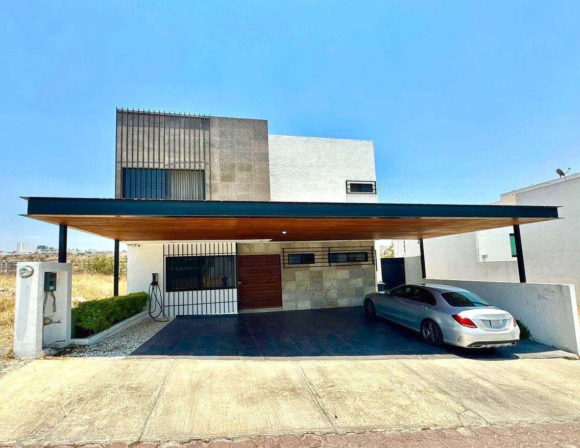 LUXURIOUS HOUSE IN PEDREGAL DE VISTA HERMOSA, photo 1 of 16