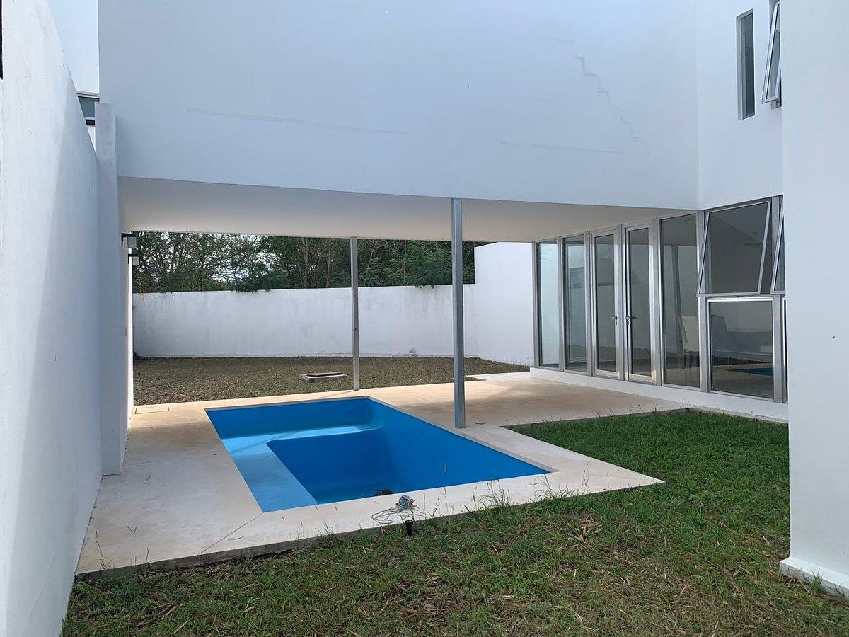 House for Rent with pool 4 Bedrooms in Xcanatún, Mérida, photo 1 of 36