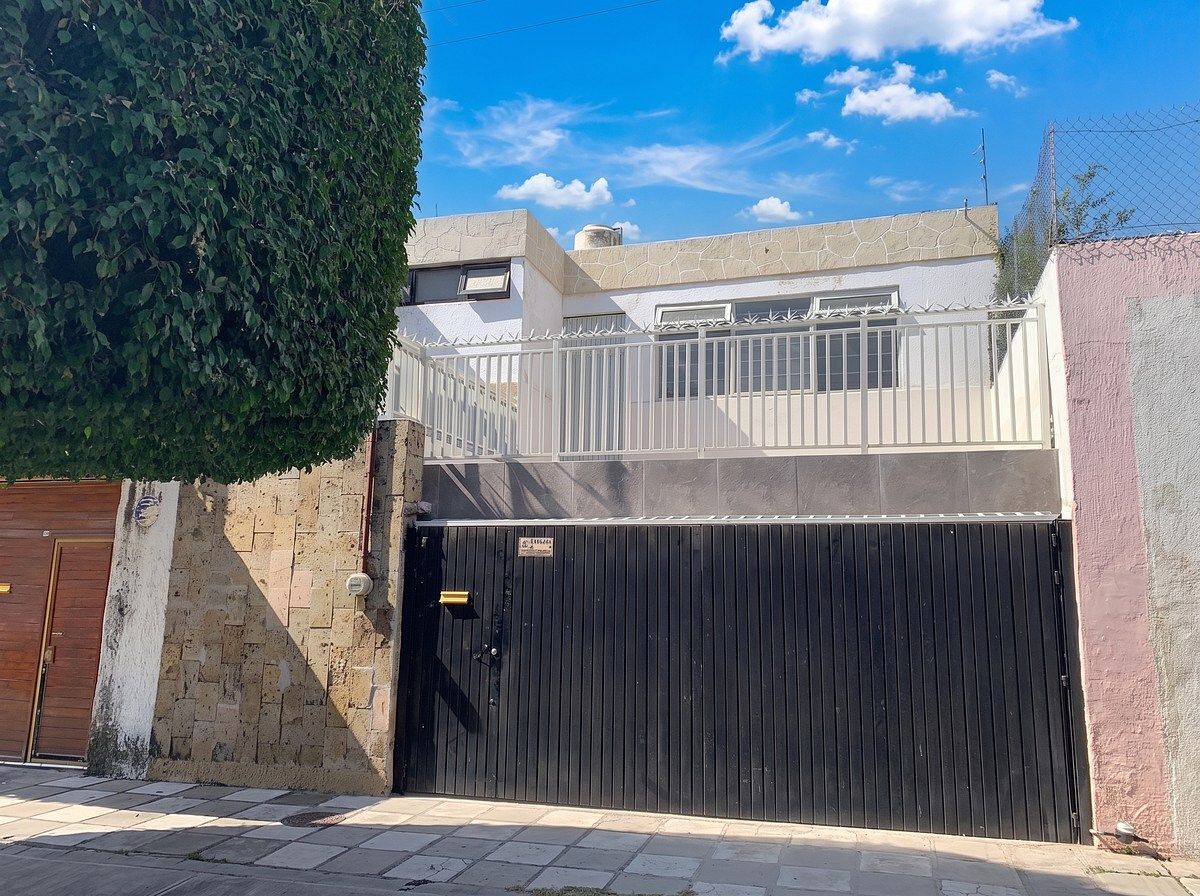 Casa Reformada para Alugar | 4 Quartos | Bairro Olímpica, Guadalajara, foto 1 de 8
