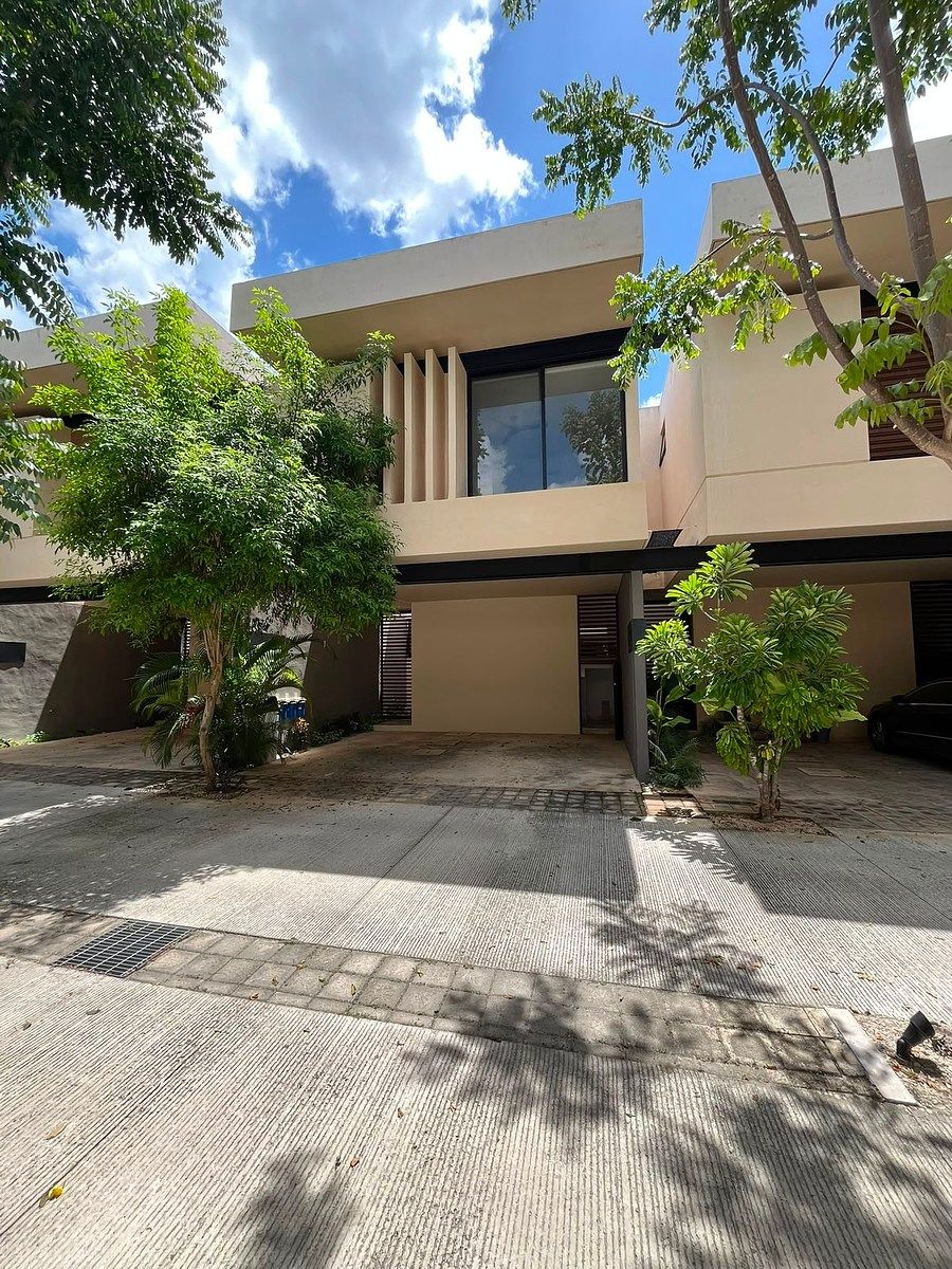 Town House con PANELES SOLARES en Privada Kobá, Temozón, foto 1 de 36