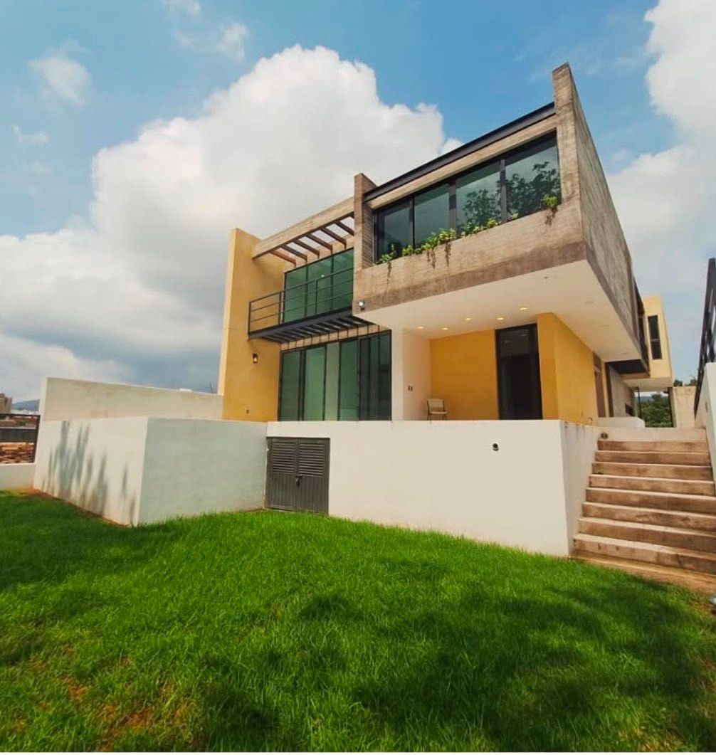 CASA À VENDA PORTA FORESTA, foto 1 de 10
