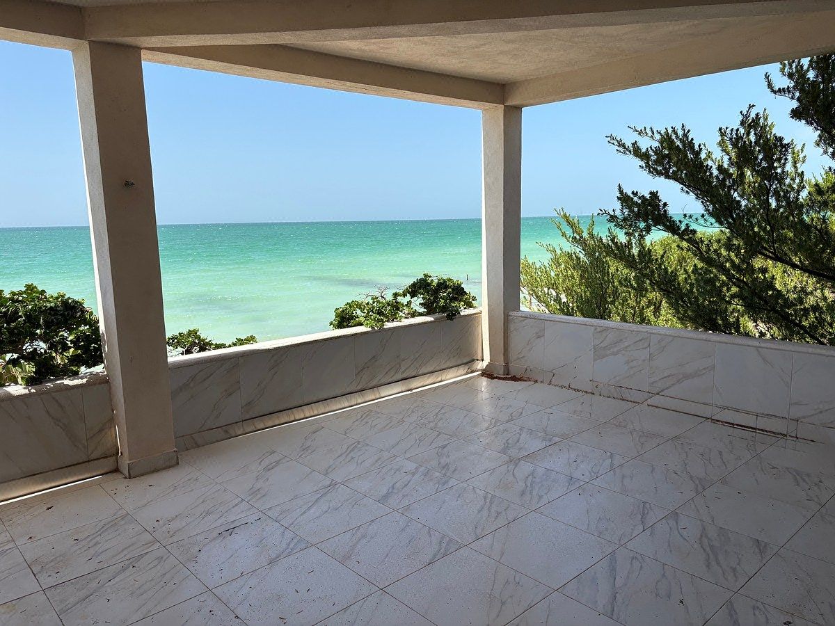 Beachfront Condo, Chelem 2/2 Price: $285,000 USD, photo 1 of 36