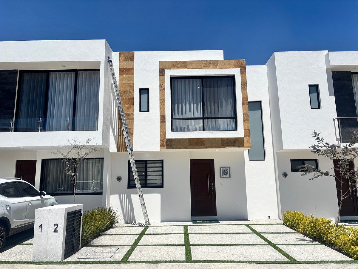 NEW HOUSE IN LOS ROBLES JURIQUILLA, photo 1 of 38