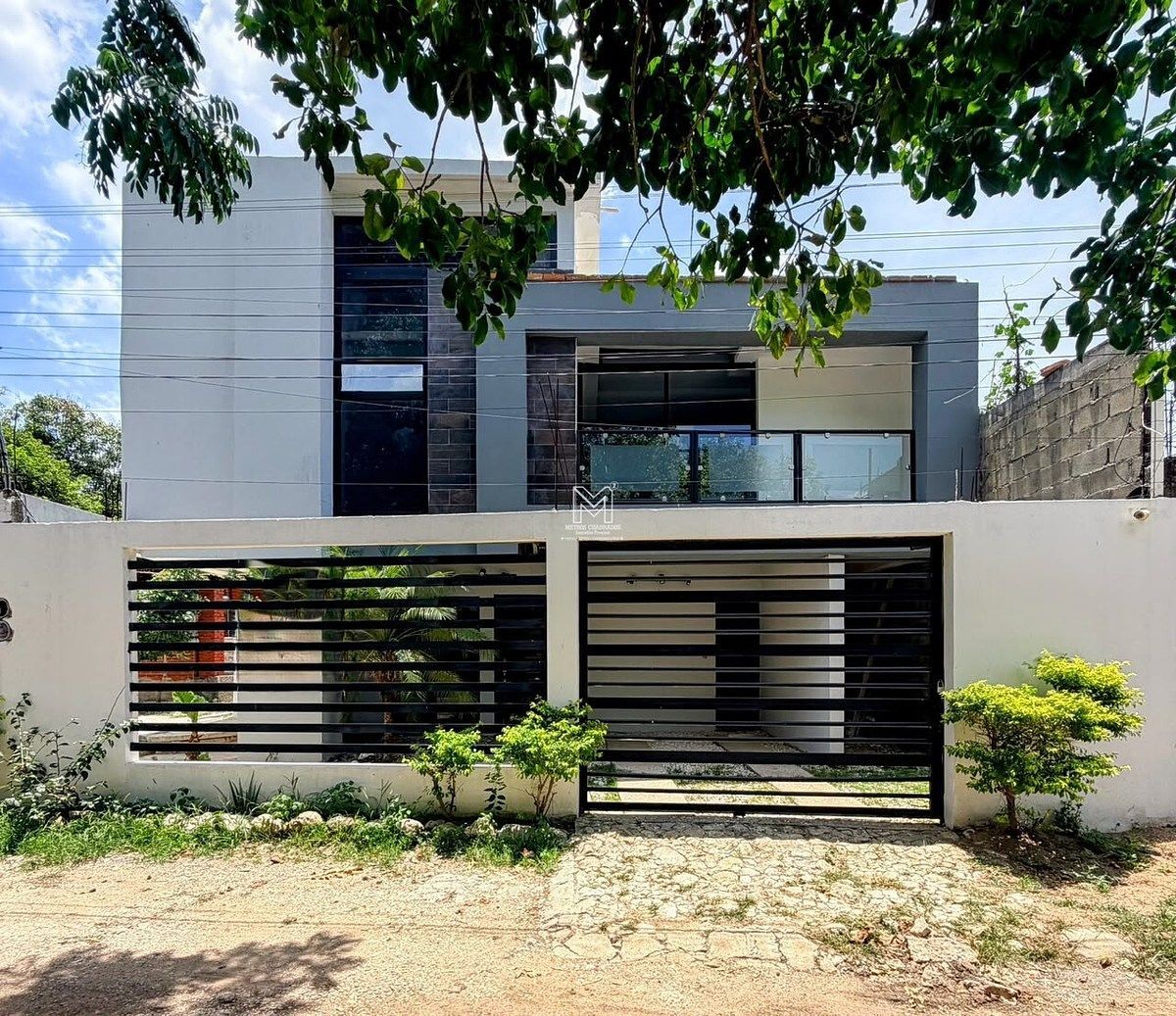CASA COM LOCAL E PISCINA À VENDA EM LOMA BONITA, foto 1 de 30