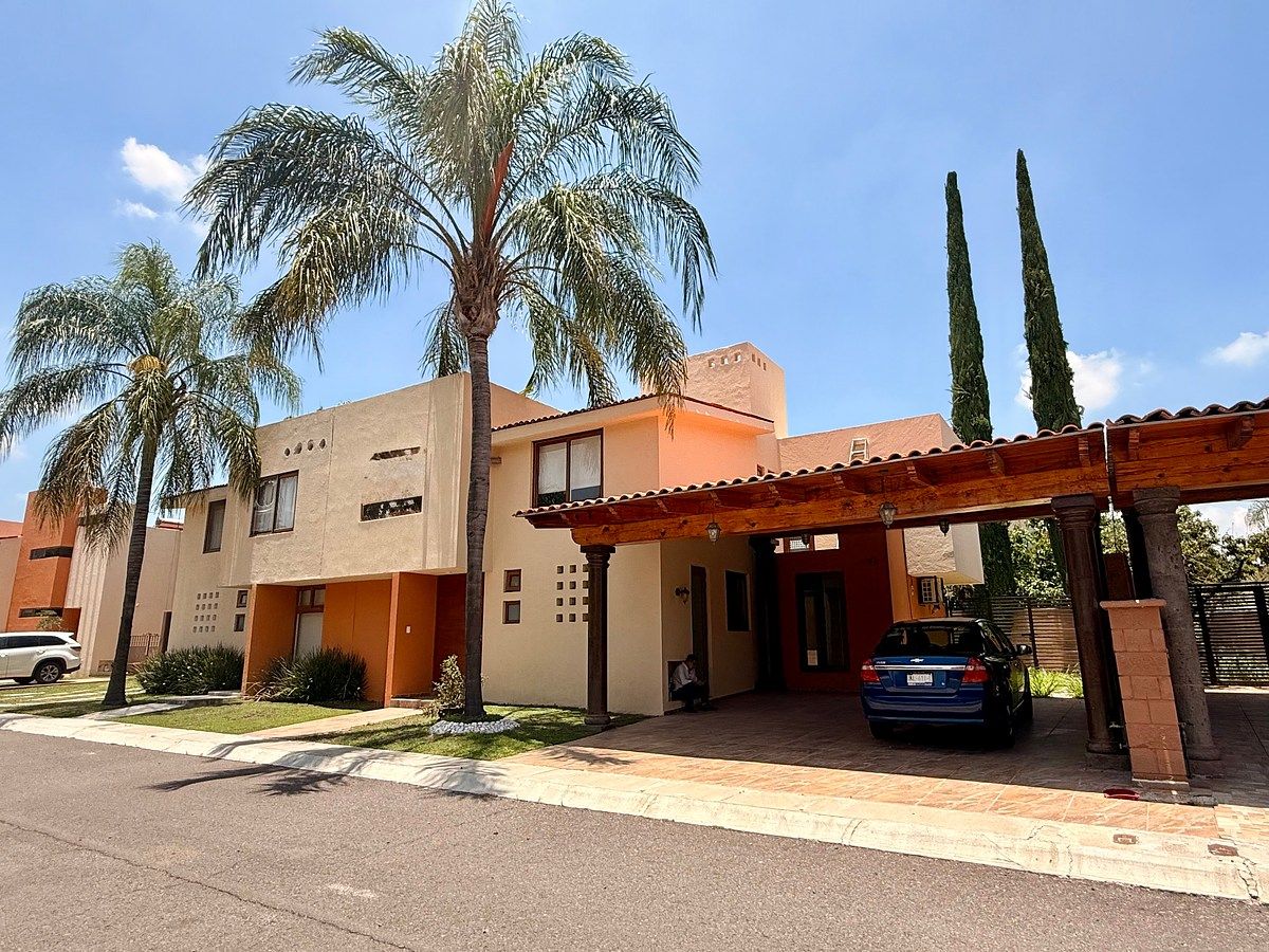 Amplia casa en Puerta Real con 5 recámaras y terreno de 391 m², foto 1 de 24