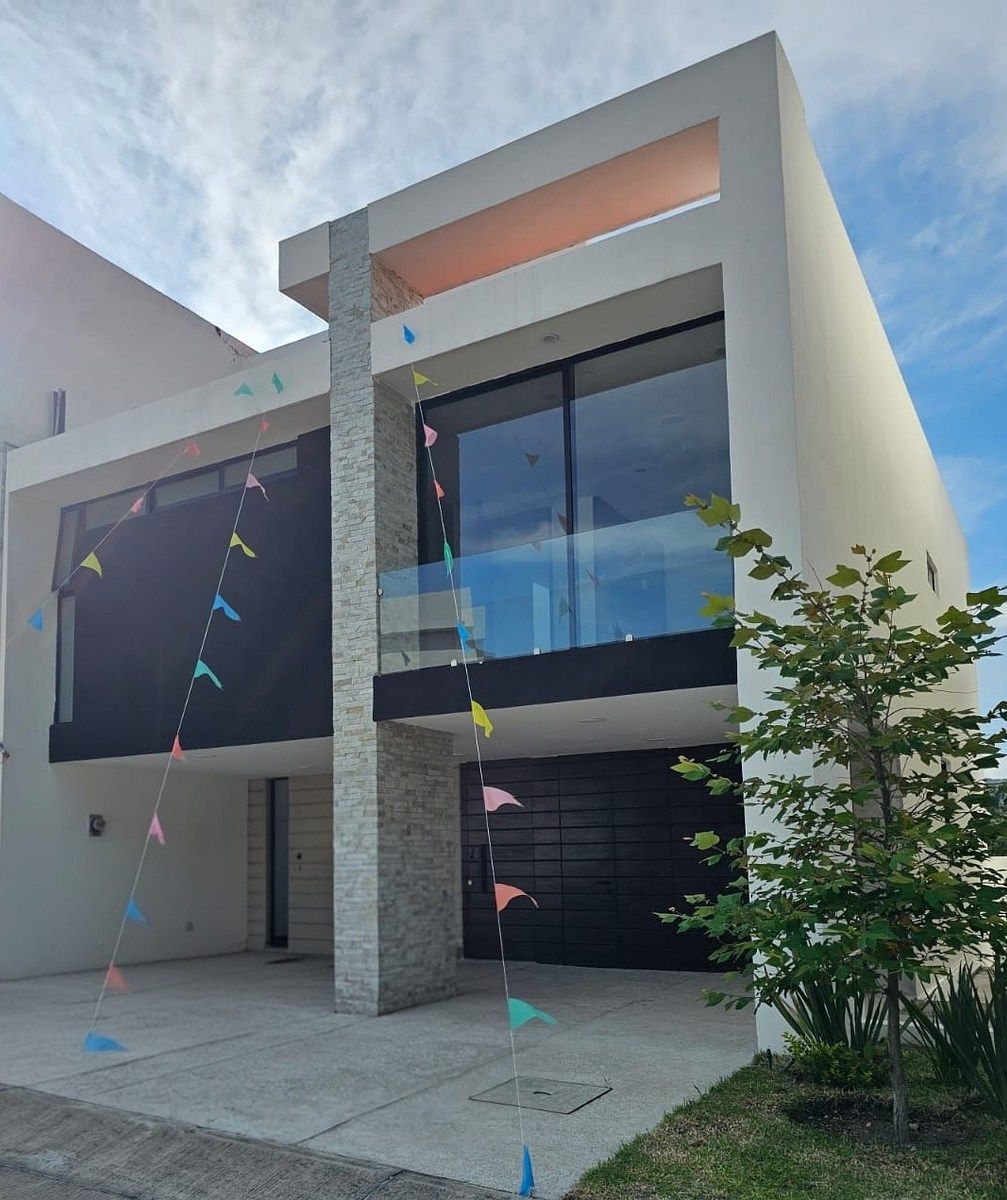 CASA 3 QUARTOS RESIDENCIAL LOS ROBLES, foto 1 de 15