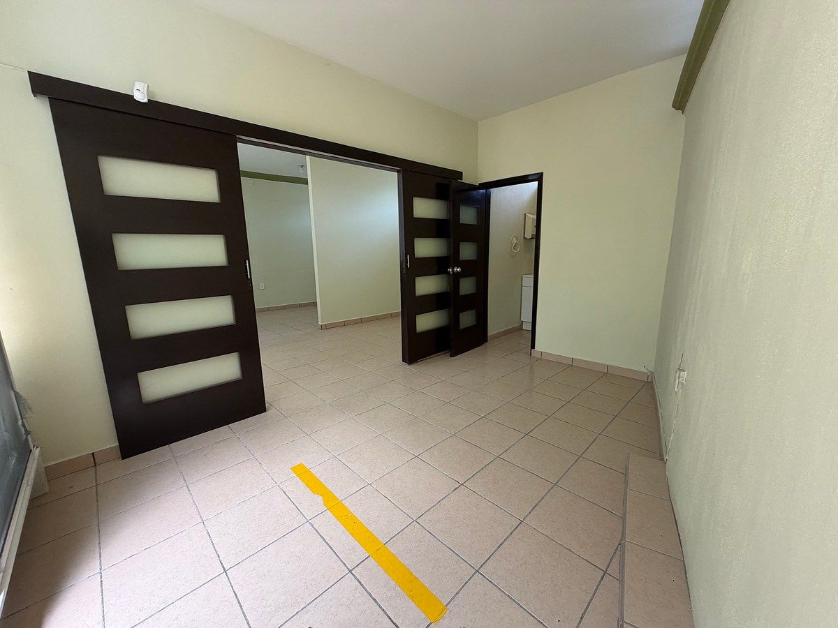 Área de recepción y sanitario, photo 3 of 21