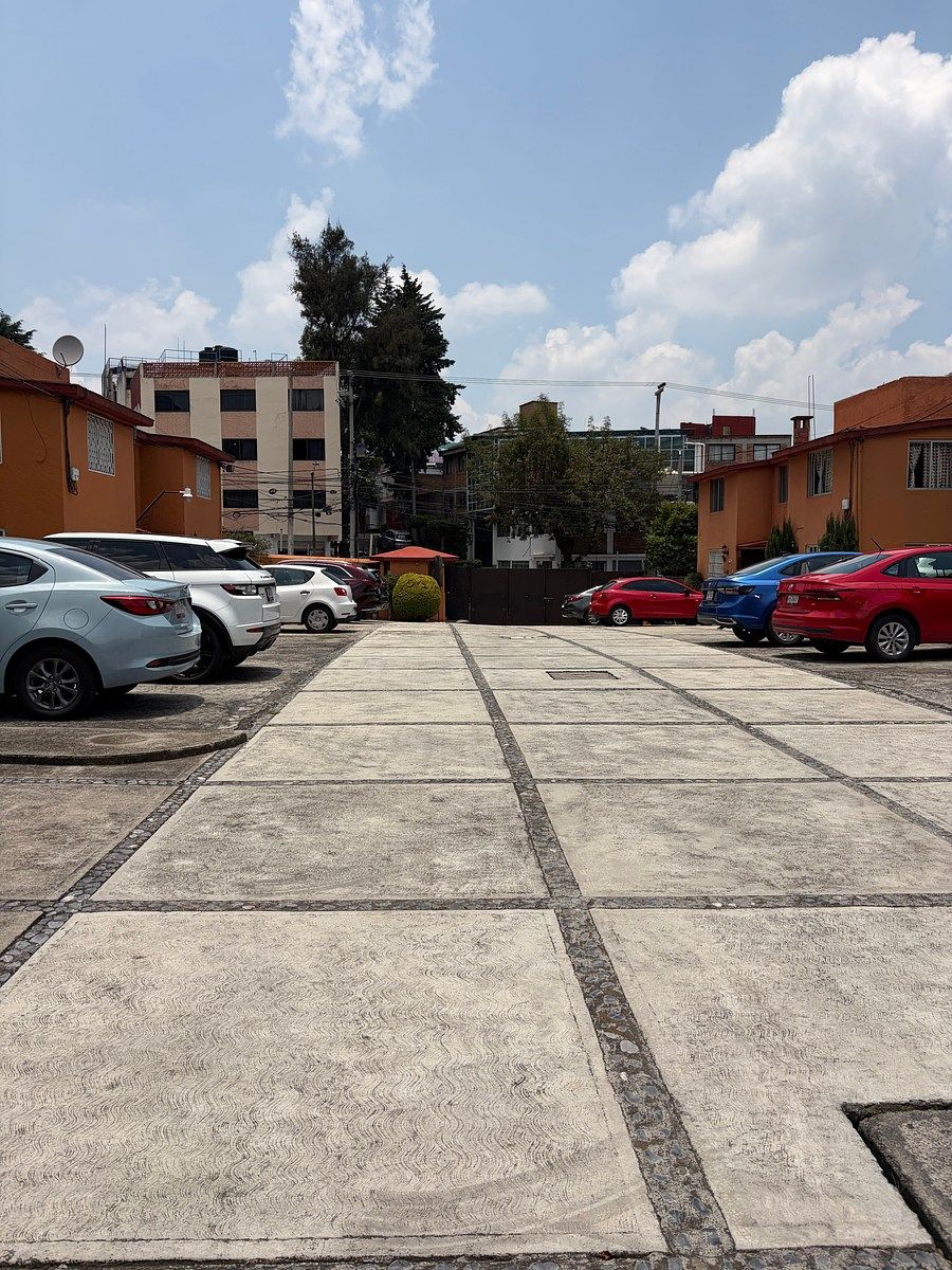 For rent house in condominium, photo 1 of 9