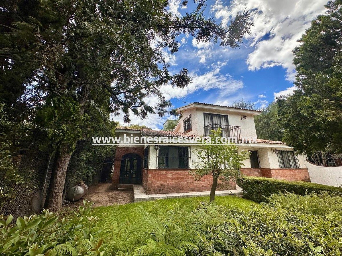 CASA À VENDA NO FRACC. CLUBE DE GOLFE EM TEQUSQUIAPAN. Imelda, foto 1 de 30
