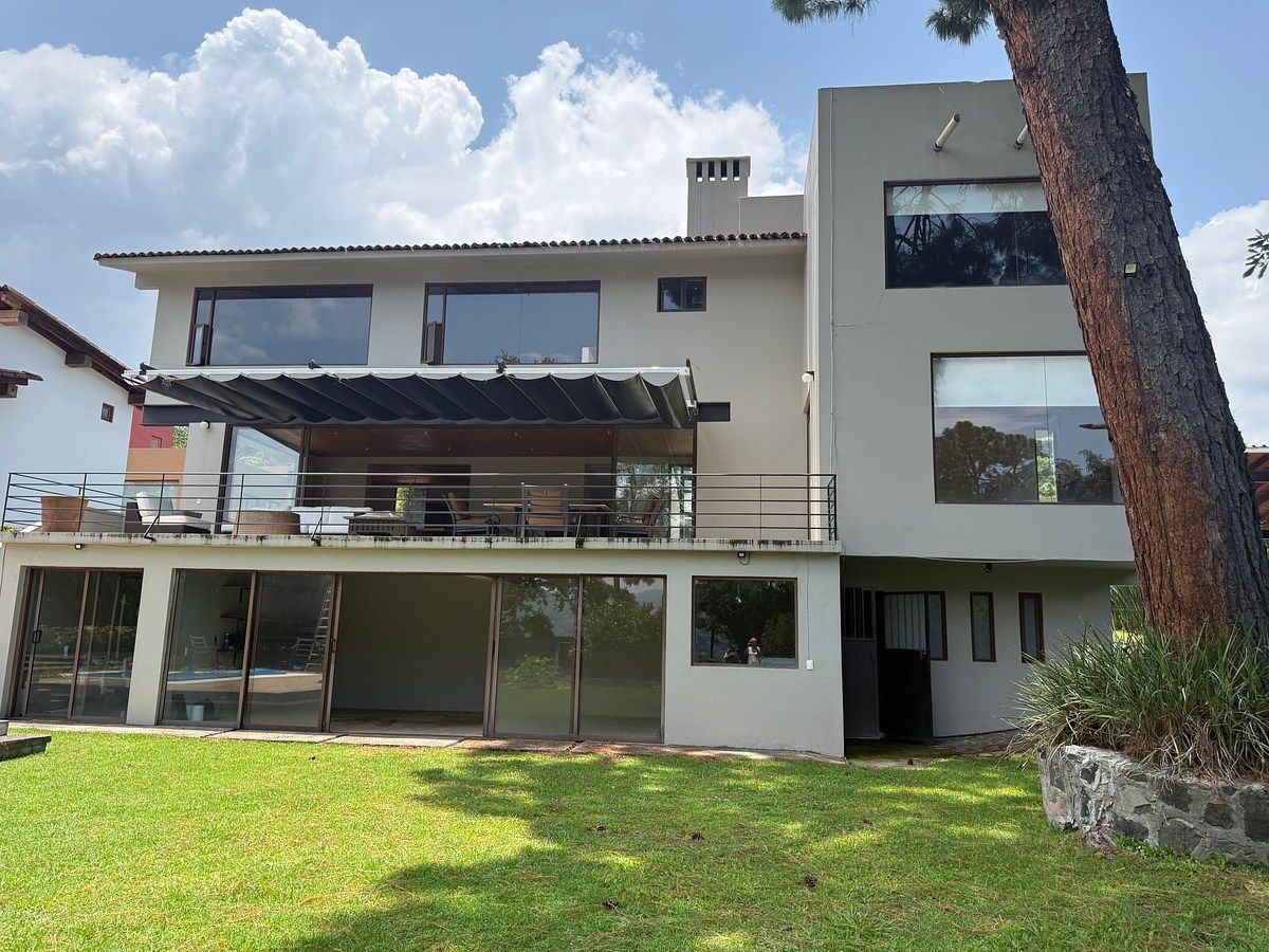 CASA EM CONDOMÍNIO COM BELA VISTA. AVÁNDARO, foto 1 de 16