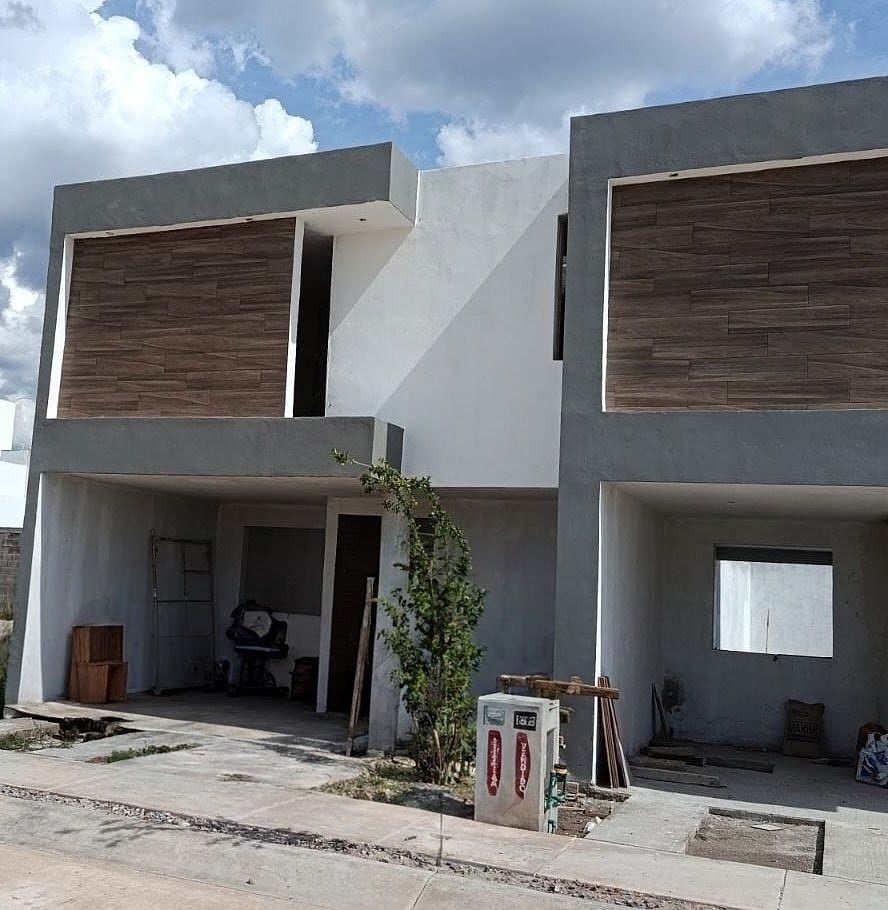 CASA À VENDA NO FRACC. ARTEZANA, foto 1 de 9