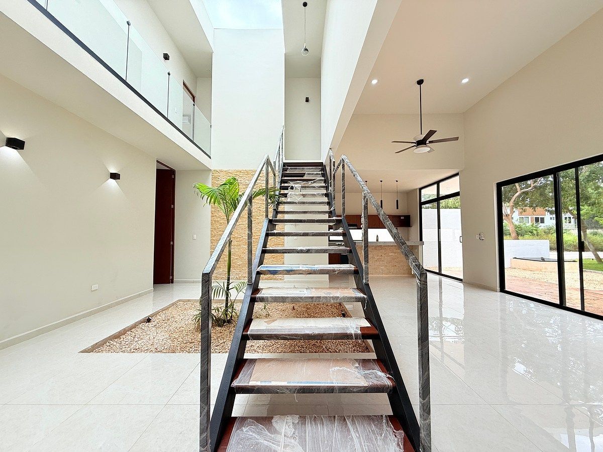 CASA DE 4 RECÁMARAS EN ESQUINA DENTRO DE PRIVADA ALTOZANO - foto 4