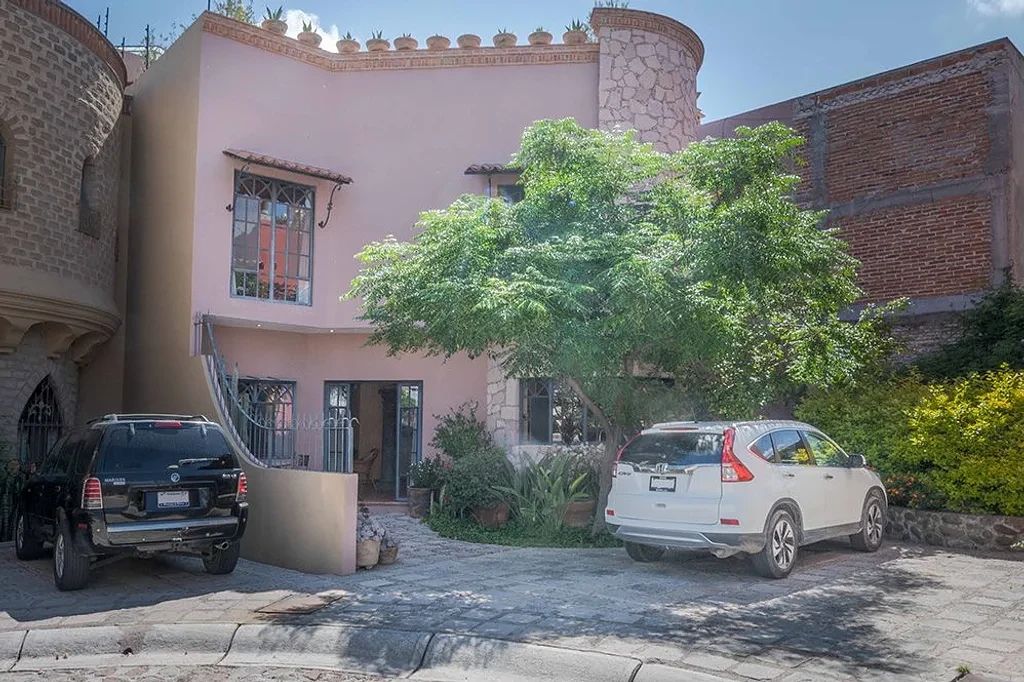 House in Gated Community in San Antonio, San Miguel de Allende, photo 2 of 27